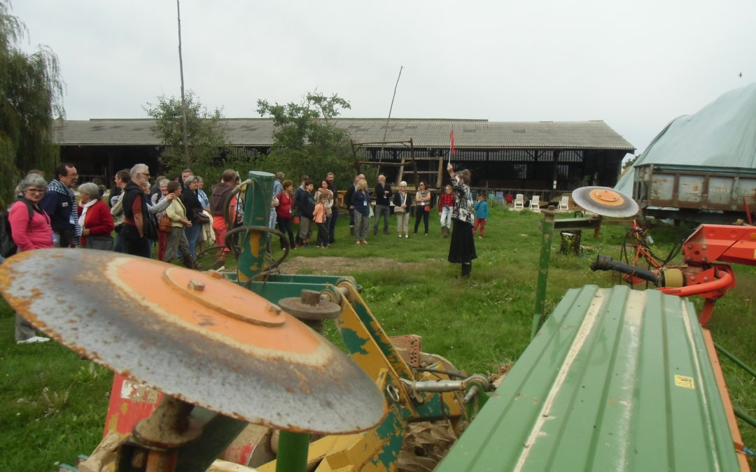 Visite humoristique de la ferme de la Gougetière, au Gault-du-Perche, lors de la Fête de l'agriculture paysanne. Photo : Nicolas Patissier pour Studio Zef