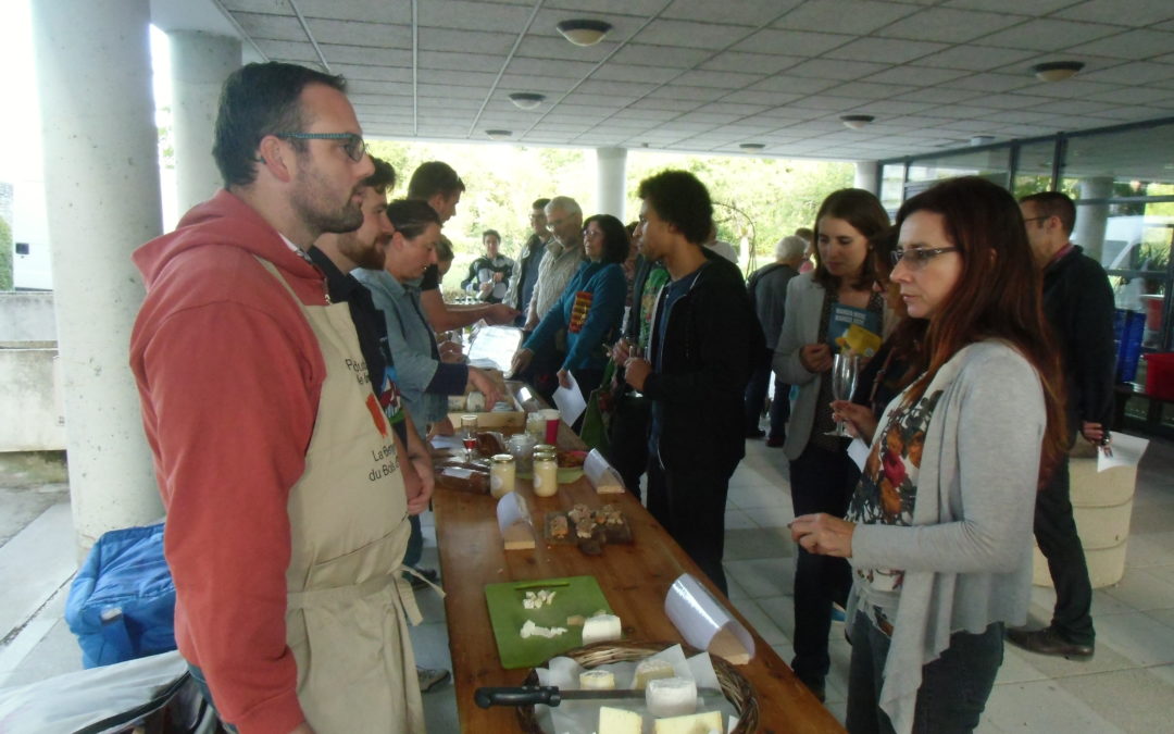 Inauguration de la ruche du lycée la Providence, à Blois, jeudi 21 septembre. Crédit photo : Nicolas Patissier pour Studio Zef